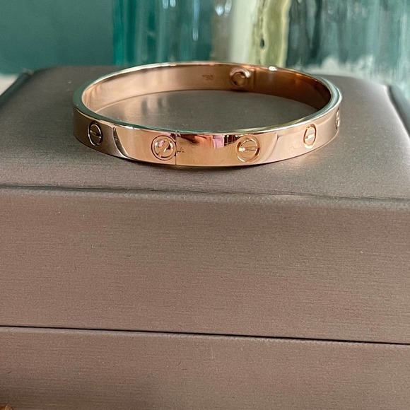 ❌SOLD❌Cartier LOVE Bracelet Rose Gold 17 Regular New Screw System - Picture 2 of 13